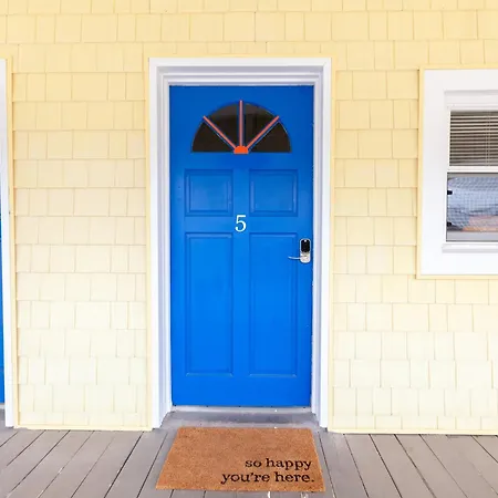 Sunseeker In Kure Beach - Steps Away From The Ocean, Kure Beach Boardwalk, And Fishing Pier - Private Apartments With Full Kitchens, Hdtvs, High-Speed Wifi, And Free Parking